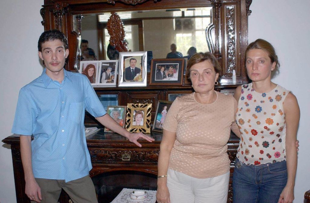 ‘Süper' Vali Yazıcıoğlu'nun eşi Meryem Yazıcıoğlu, 2011 yılında 63 yaşında vefat etti. Merhumların Mehmet Kemal, Necla ve Ruveyda adında çocukları var.